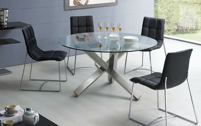 Quelle chaise choisir avec une table en verre ?